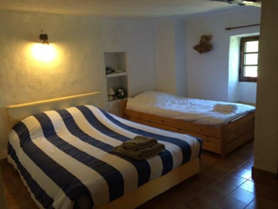 Deuxième vue de la chambre Lou Castellas
